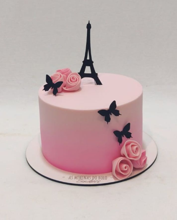Bolo de aniversário feminino  Bolos de aniversário feminino, Decoração do  bolo de aniversário, Bolo de aniversário rosa